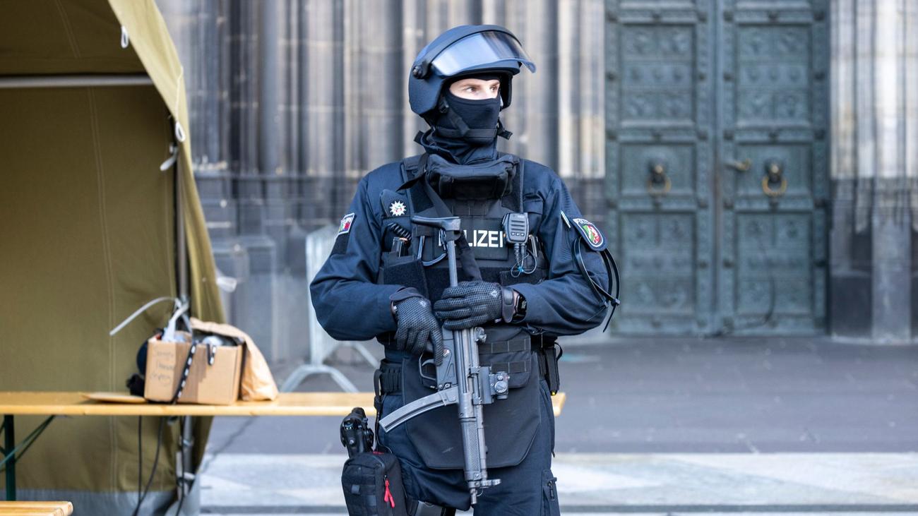 Après l’alarme terroriste : le réveillon du Nouvel An à la cathédrale de Cologne sous protection – aucun incident