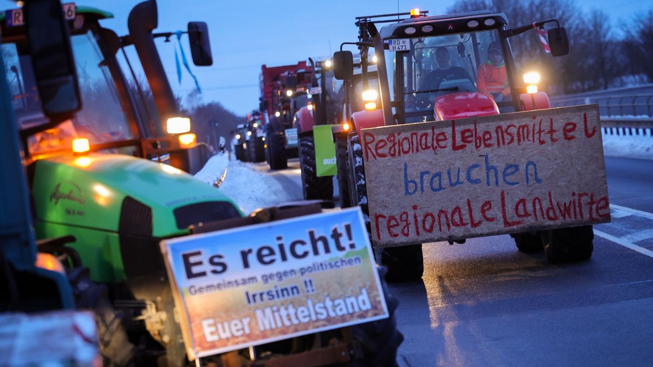 Agrarpolitik: Landwirte Bremsen Mit Protest-Konvois Verkehr Aus | ZEIT ...