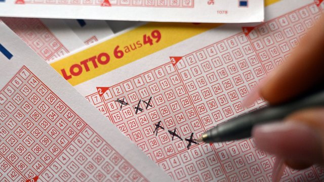 Lotterien: Lottospieler setzten 2023 mehr Geld fürs Glücksspiel ein