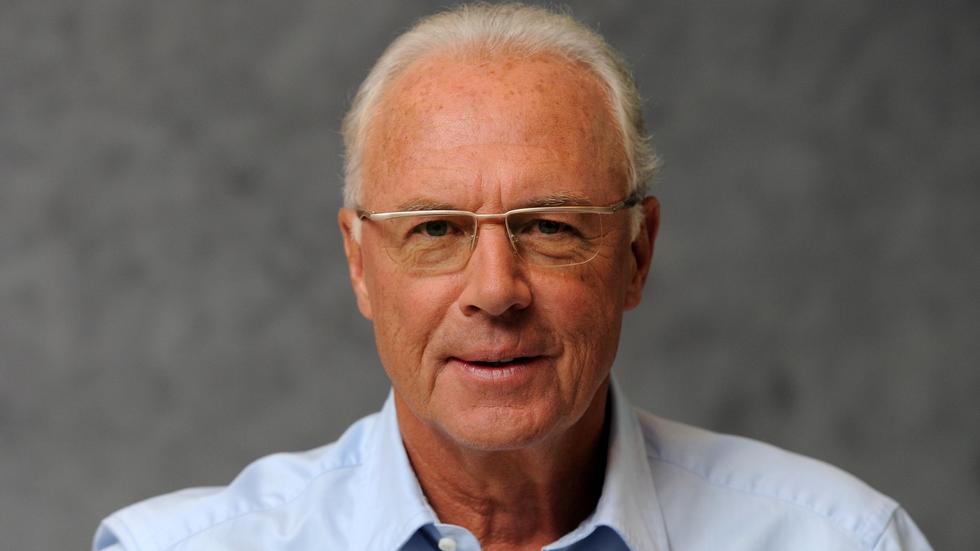 Fußball: Gedenken An Beckenbauer: Lichtgestalt "leuchtet Von Oben ...