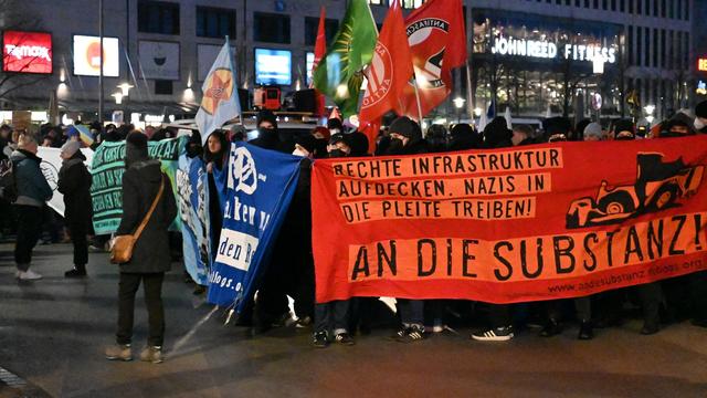 Kiel: Rund 4000 Menschen demonstrieren gegen Rechtsextremismus