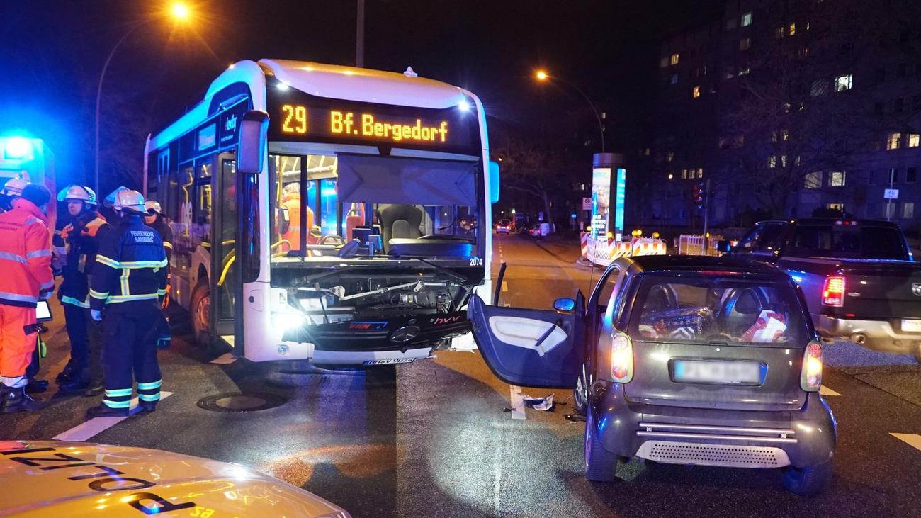 Unfall: Zusammenstoß Von Linienbus Und Auto - Vier Verletzte | ZEIT ONLINE