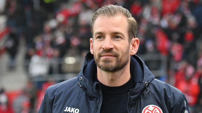 Bundesliga-Trainer: Mainzer Siewert denkt nicht an große Karriere | DIE ...