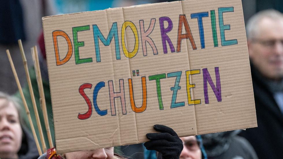 Parteien Landtag Begrüßt Mit Mehrheit Demonstrationen Für Demokratie Zeit Online 0195