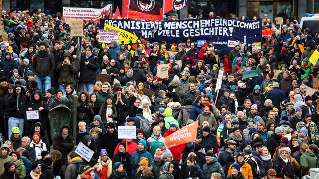 Gesellschaft: 16.500 Menschen bei Demonstration gegen rechts in Bremen