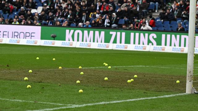 Fanproteste: Zweitliga-Spiel in Hannover acht Minuten unterbrochen