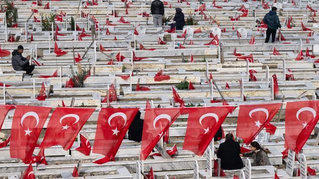 Türkei: Ein Jahr nach Erdbeben - Gedenken an Zehntausende Tote