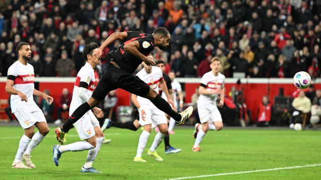 Fußball: Tah köpft Bayer ins Pokal-Halbfinale - 3:2 gegen Stuttgart