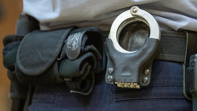 Bundespolizei : Mit zwei Haftbefehlen gesucht: Mann in Bahn verhaftet