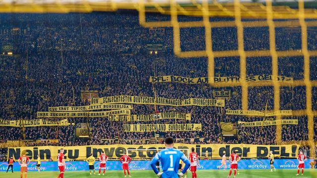 Bundesliga: Fanproteste in Dortmund: Spiel für zehn Minuten unterbrochen