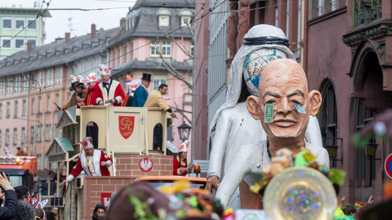 Brauch: Frankfurter Narren feiern bei Fastnachtsumzug | DIE ZEIT