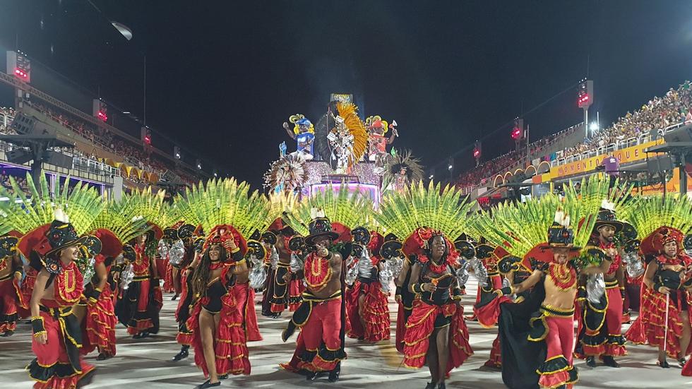 Karneval Parade in der Nacht