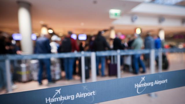 Polizeieinsatz : Per Haftbefehl gesucht: Festnahme am Hamburger Flughafen