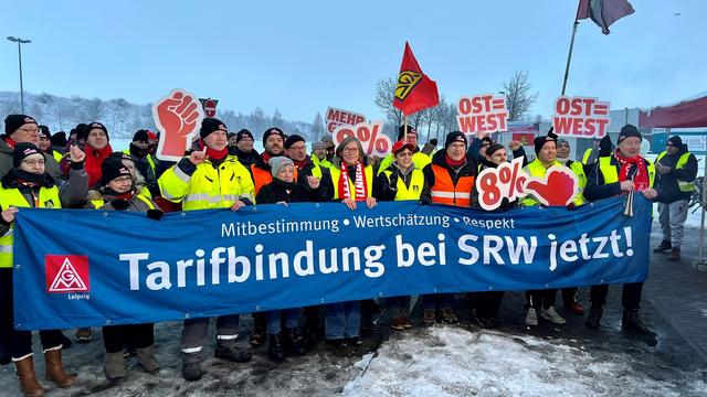 Recycling-Betrieb: 100 Tage Streik im Kampf um Tarifvertrag bei SRW