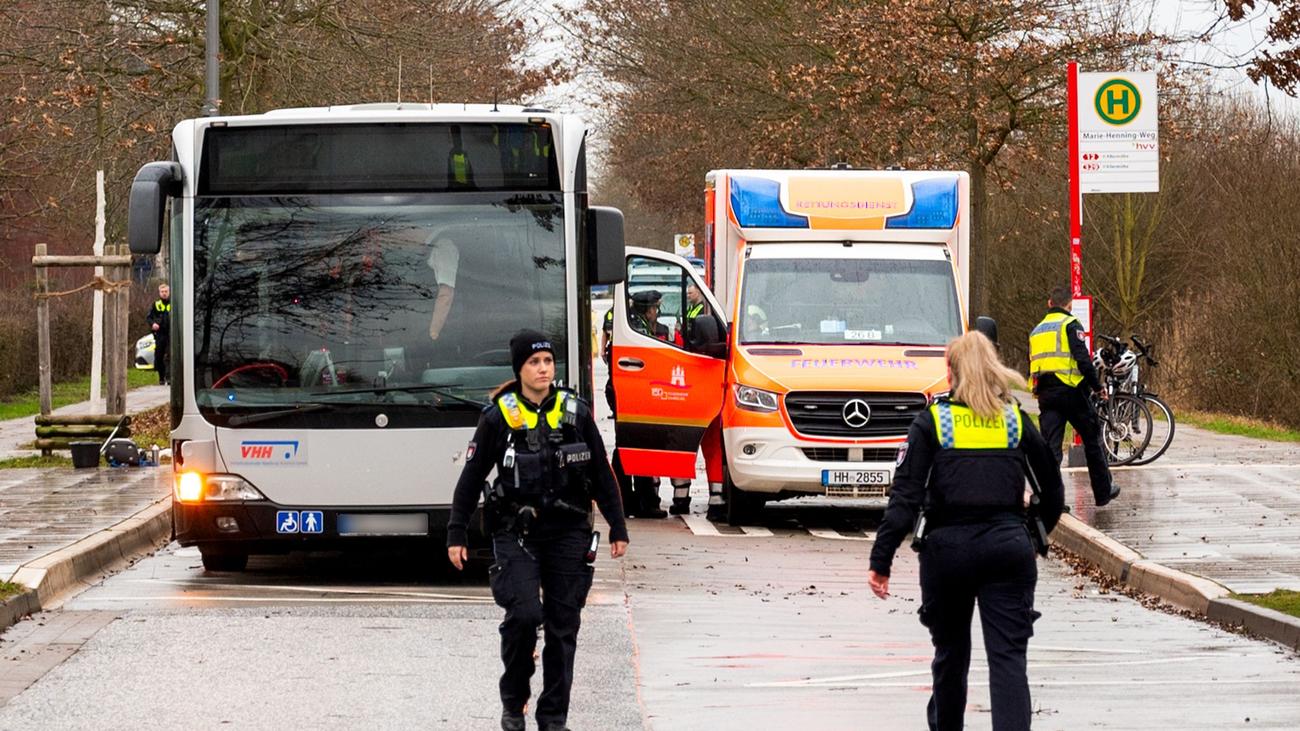 Verkehr: Tödlicher Unfall - Neunjähriger In Hamburg Von Bus überrollt ...