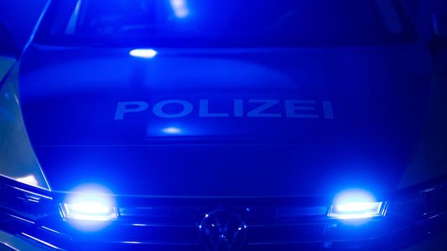 Leipzig: Unbekannte werfen Stein auf A14 bei Grimma: Auto beschädigt