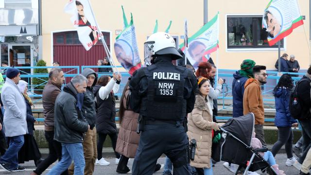 Demonstration: Tausende fordern in Köln Freiheit für Öcalan