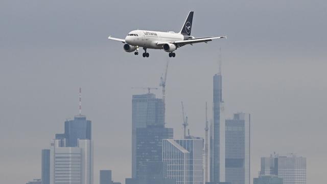 Luftverkehr: Lufthansa: Neuer Warnstreik betrifft über 100.000 Fluggäste