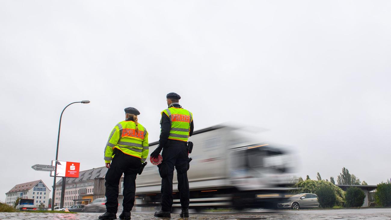 Polizeikontrolle: Sachsen-Anhalts Polizei kontrolliert verstärkt Lkw ...