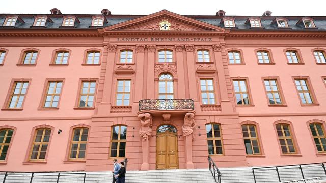 Bodycams: Landtag diskutiert über Polizeigesetz: Entwürfe abgelehnt