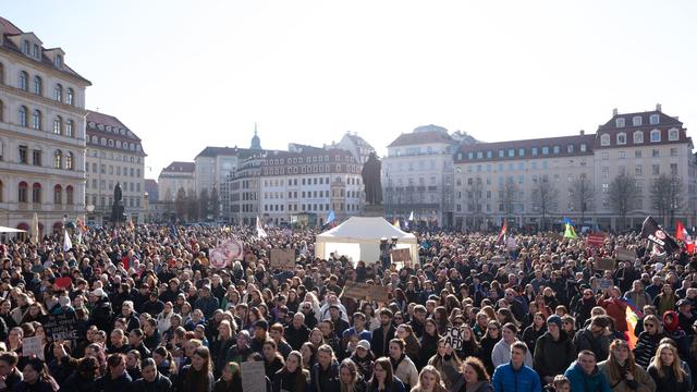 Dresden: Mehrere Tausend demonstrieren gegen Rechtsextremismus