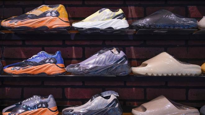 Sportartikel Adidas verkauft weitere Yeezy Restposten ZEIT ONLINE