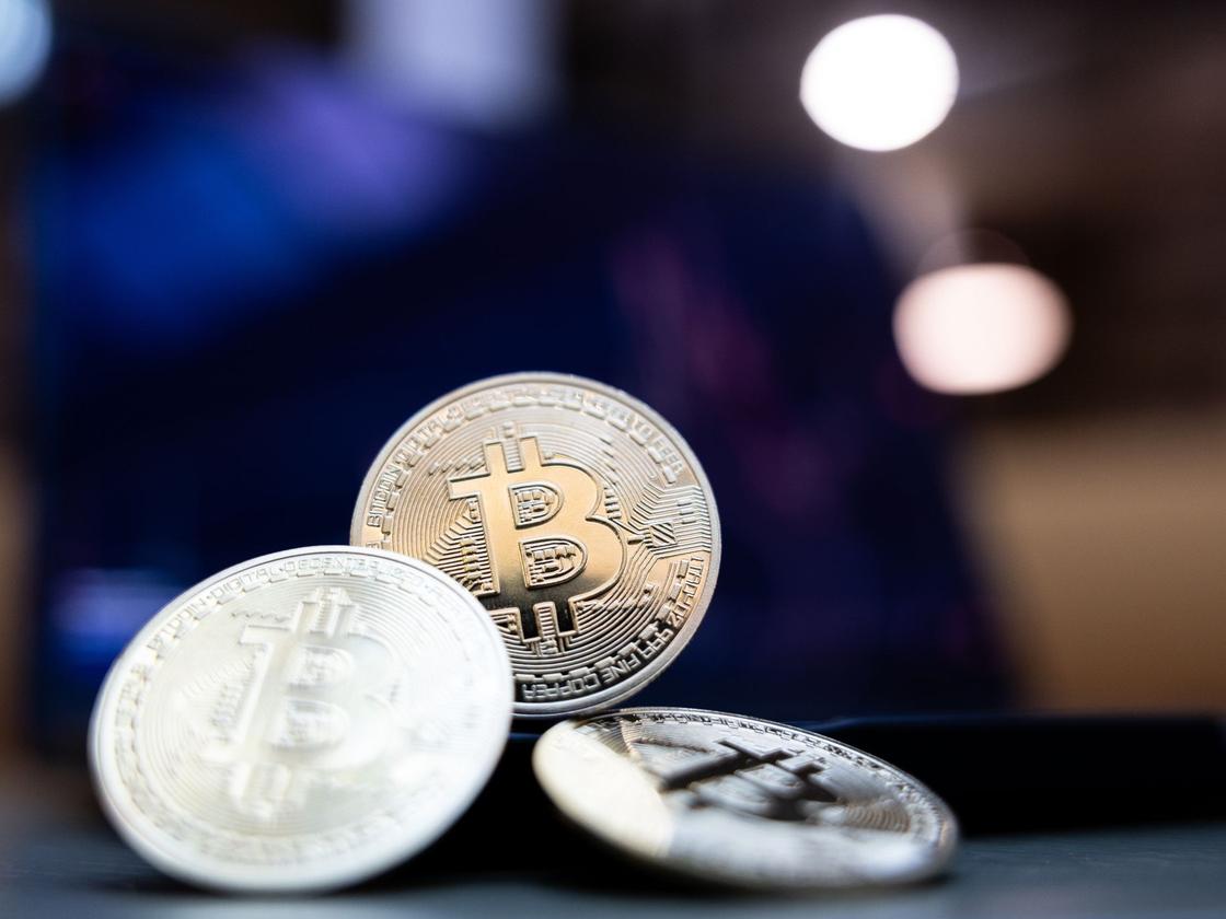 Börse: Bitcoin auf höchstem Stand seit Ende 2021 | DIE ZEIT