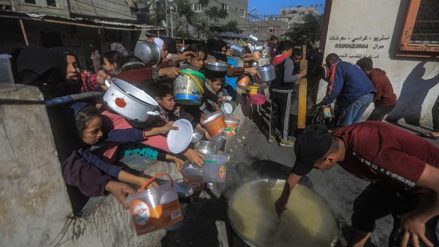 Krieg in Nahost: Bericht: Kämpfe um Hilfslieferungen im Gazastreifen