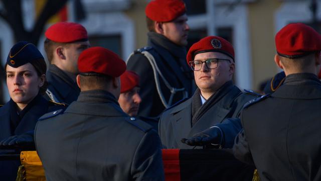 Magdeburg: Feierliches Gelöbnis von rund 150 Soldaten auf Domplatz