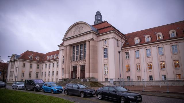 Landgericht Schwerin: Kinder von Lebensgefährtin missbraucht: Urteil erwartet