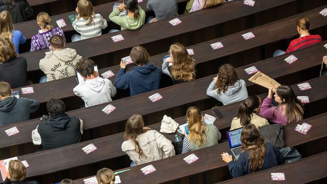 Stipendien: Landkreis will weitere Medizinstudenten an sich binden