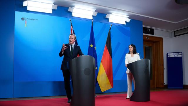 Britischer Außenminister: Cameron reist nach Berlin: «Verteidigung ausbauen»