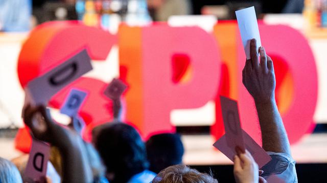 Parteien: SPÖ-Chef Babler warnt vor Rechtsextremisten in Europa