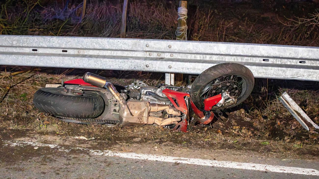 Todesfall Jahre Alter Motorradfahrer Stirbt Bei Unfall In Hattingen