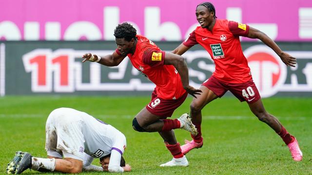 Fußball: Spätes Comeback: Kaiserslautern dreht Spiel und siegt 3:2