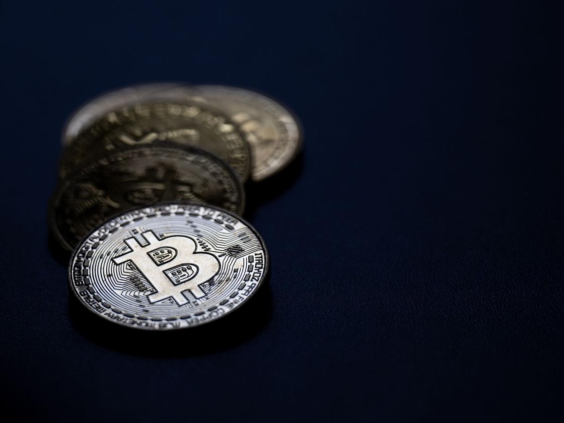 Digitalwährung: Bitcoin überholt mit neuem Allzeithoch Silber | DIE ZEIT