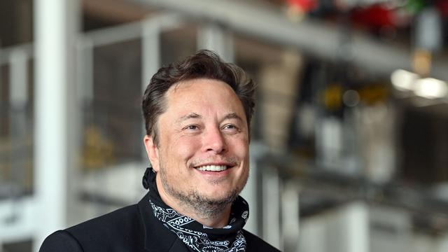 Auto: Bericht: Tesla-Chef Elon Musk besucht Fabrik nach Anschlag