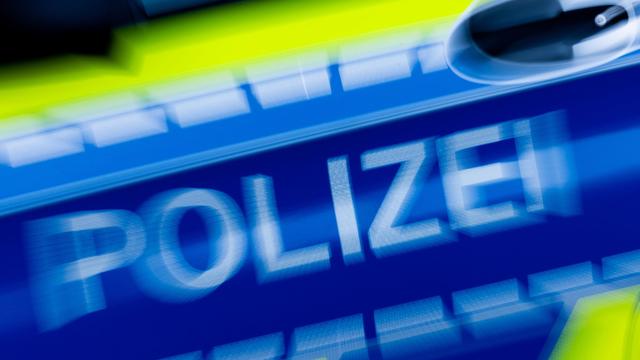 Ermittlungen: Einbrecher fahren in Hagen mit Auto in Geschäft