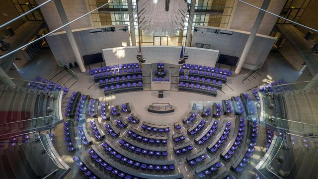 Personalien: Bundestag will gehörlose Abgeordnete umfassend unterstützen