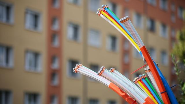 Telekommunikation: Streit: Behörde kündigt Entscheidung zum Internet an