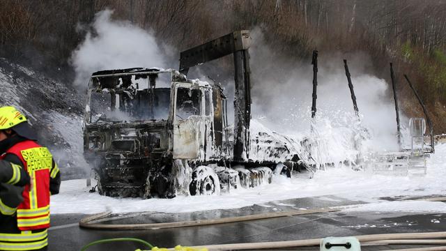 Südniedersachsen: A7 nach Brand eines Klebstoff-Lasters wieder frei