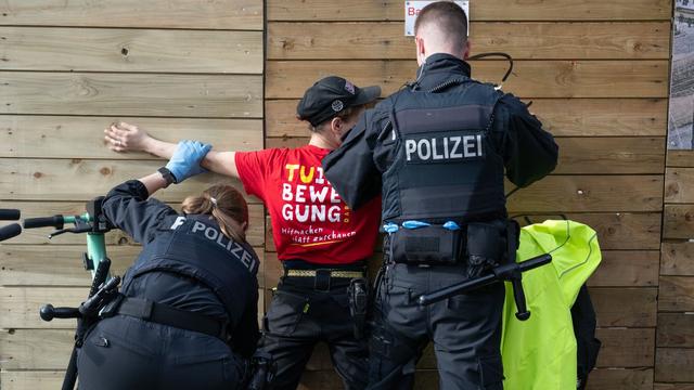 Frankfurt: Mehr als 40 Strafanzeigen nach Großkontrolle der Polizei