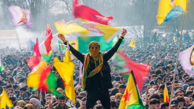 Polizeieinsatz: 35.000 feiern in Frankfurt das kurdische Neujahrsfest Newroz