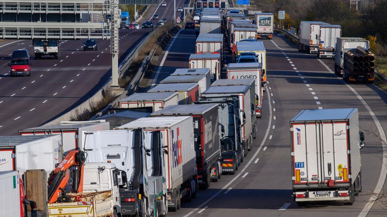 Autoverkehr: ADAC Erwartet Volle Autobahnen Zu Ferienbeginn Vor Ostern ...