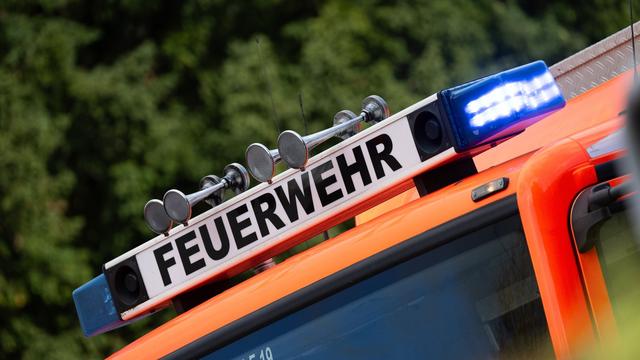 Höxter: Millionenschaden bei Brand: Zwei Feuerwehrleute verletzt