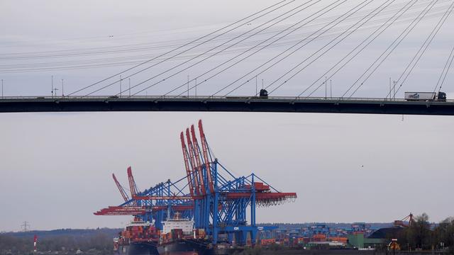 Exportwirtschaft: Hafenstrategie und Köhlbrandbrücke beschäftigen Bundestag