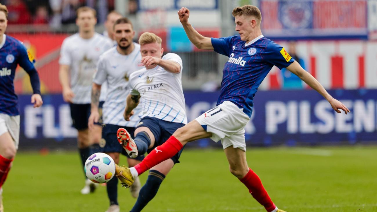 Fußball: Kiel bezwingt Rostock: Holtby hofft auf Fußball-Gott