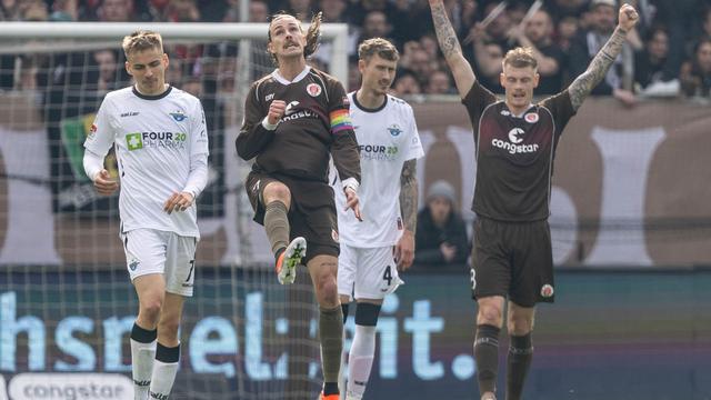 2. Bundesliga: Erst souverän, dann zittrig: St. Pauli besiegt Paderborn