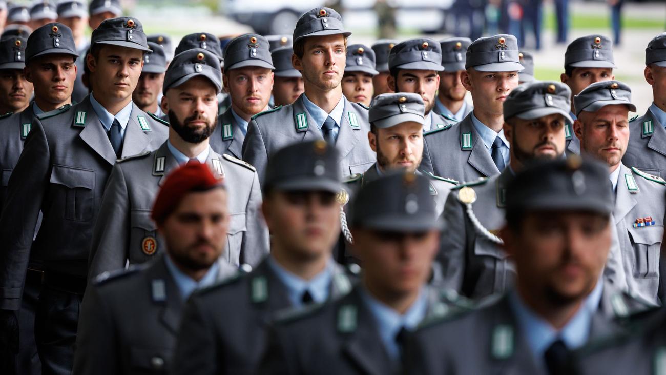 Statistik: Mehr minderjährige Bundeswehr-Rekruten in Bayern | DIE ZEIT