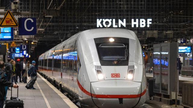 Köln: Technisches Problem: Uhren im Hauptbahnhof gingen nach